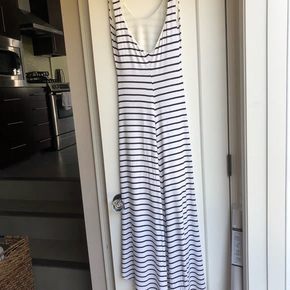 CUTE sexy sundress gently worn.  Very pretty on - Picture 3 of 7